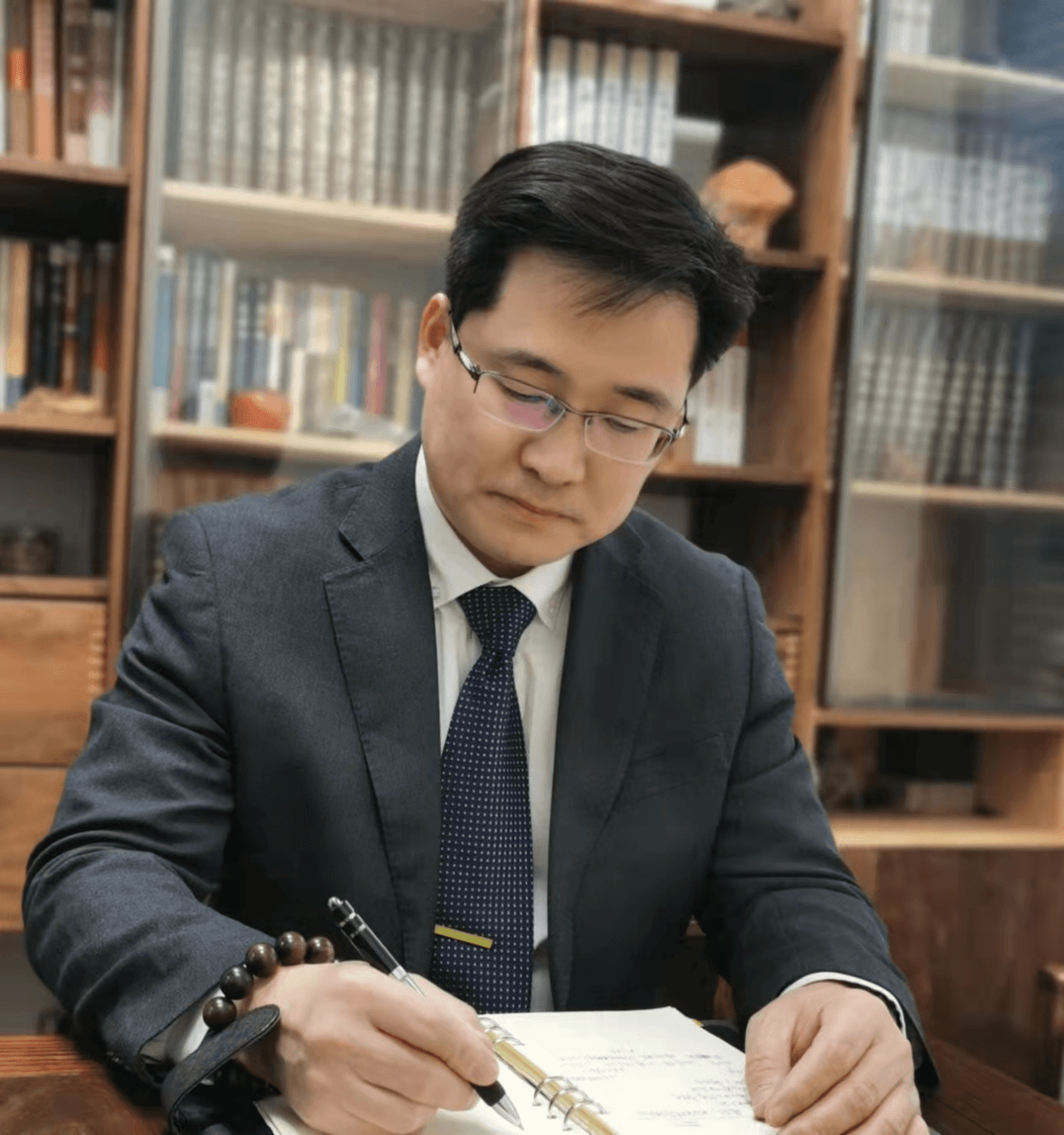 焦雪峰律师照片