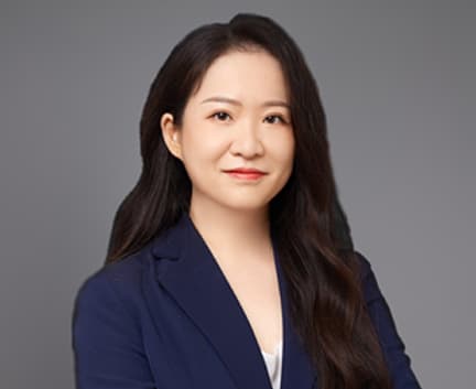 闫泓予律师照片